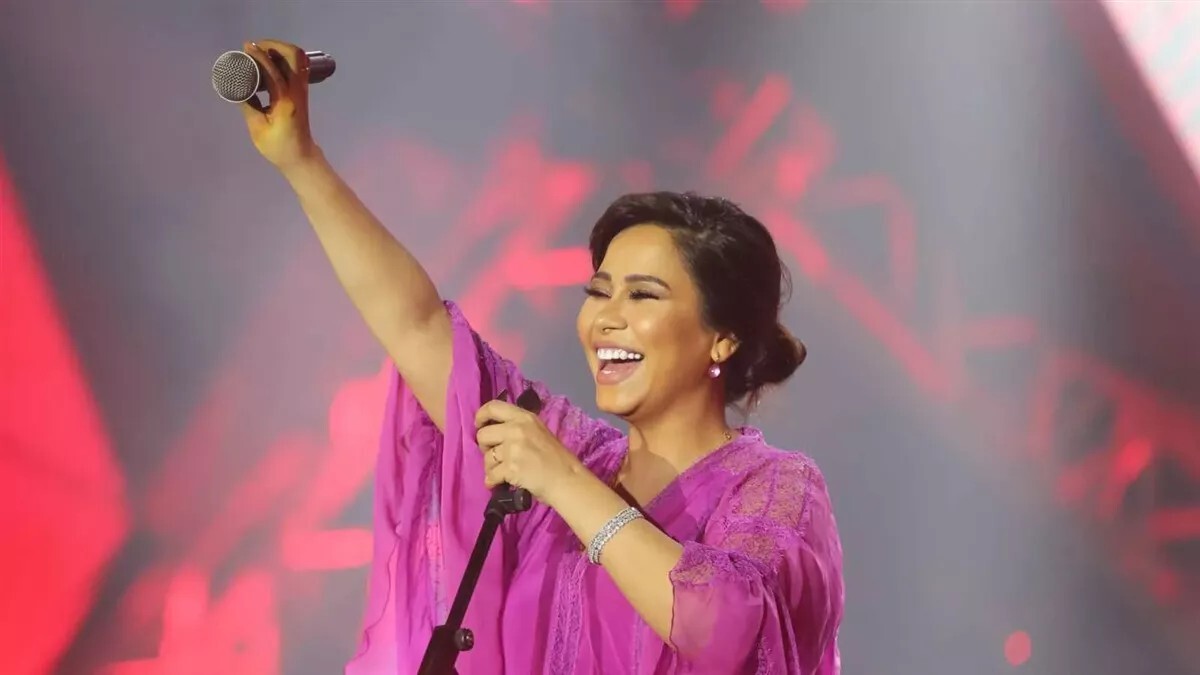 صوت مصر لا يهدأ.. شيرين تفوز بجائزة عالمية وسط أزمتها الصحية