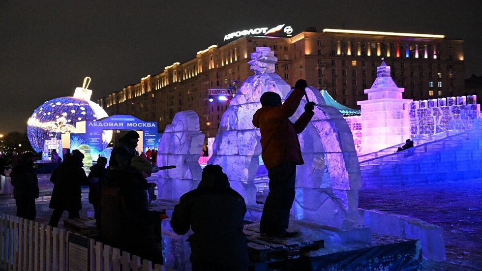 مهرجان "موسكو الجليدية" يستقبل آلاف الزوار ويأخذهم في رحلة ساحرة (صور)