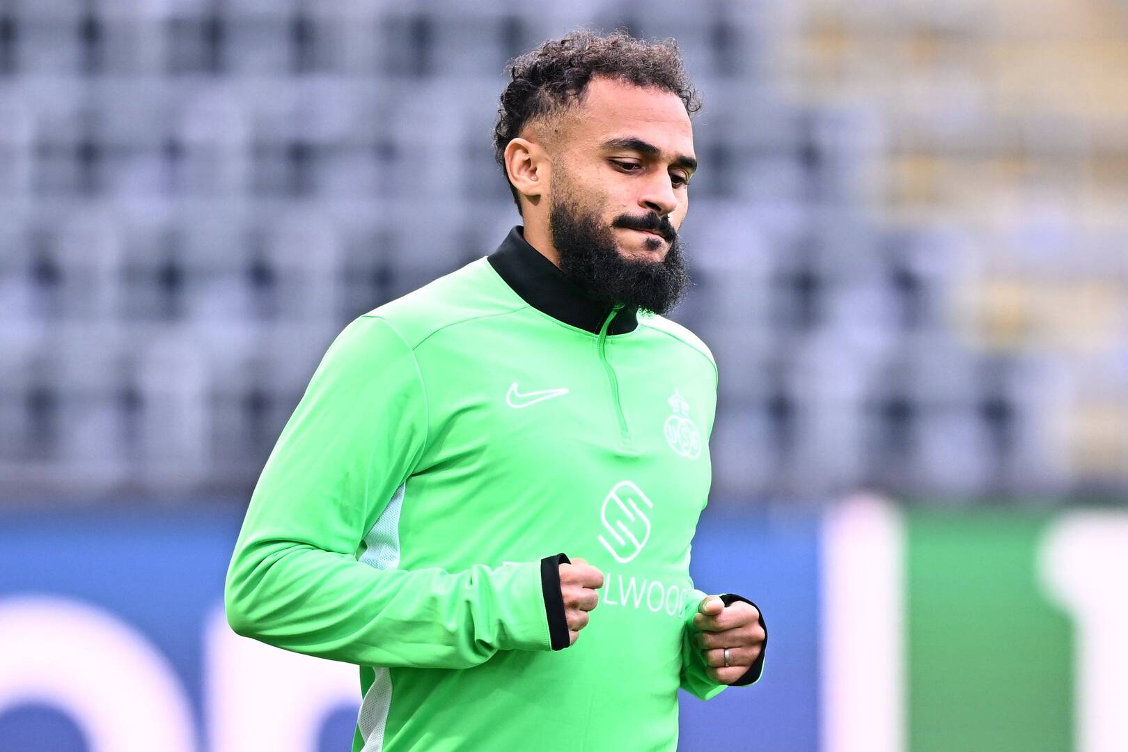 "ساحر أسود الأطلس" يعود إلى فرنسا بحثا عن المجد