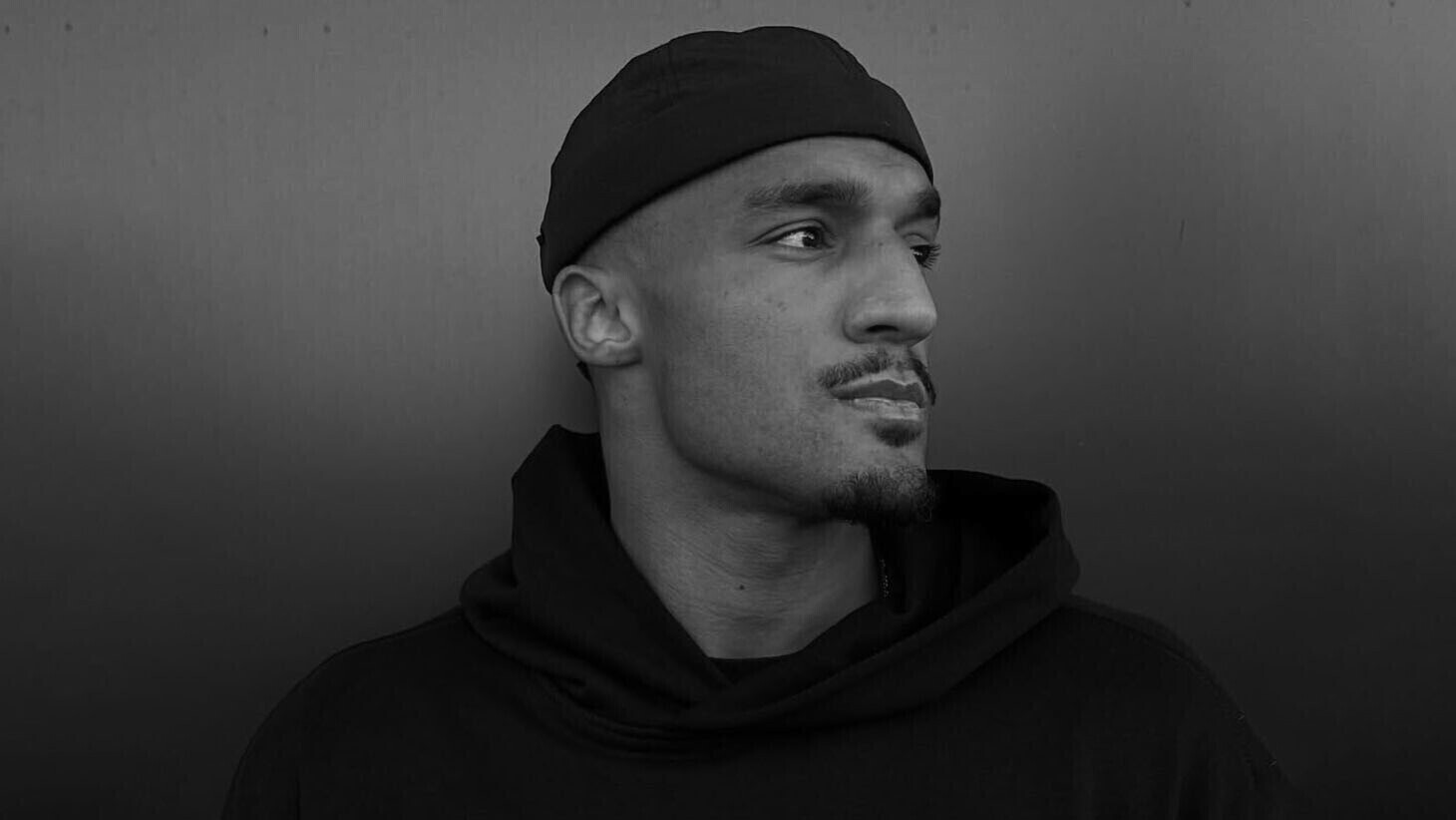 الكاميرا تسجل لحظة سقوط لاعب تسيسكا من شرفة مرتفعة.. هل انتحر أم قتل؟ (فيديو)