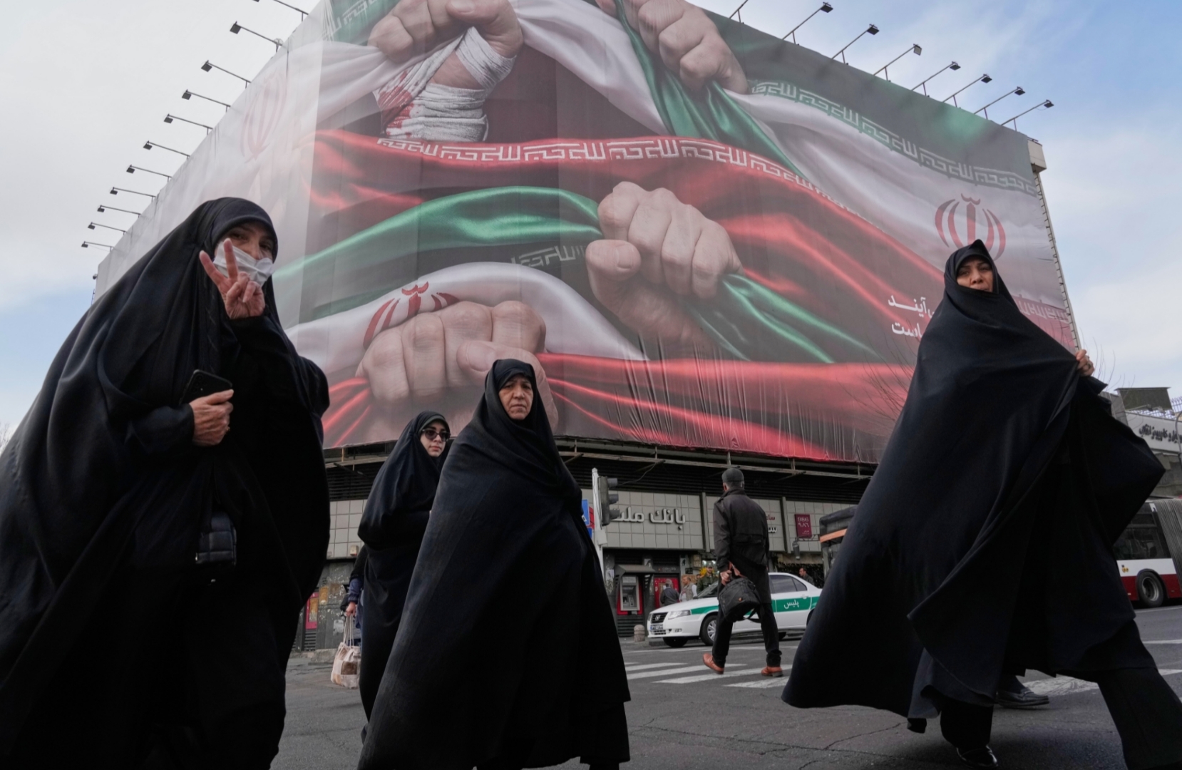 فرنسا وبريطانيا تهددان بفرض عقوبات جديدة على طهران