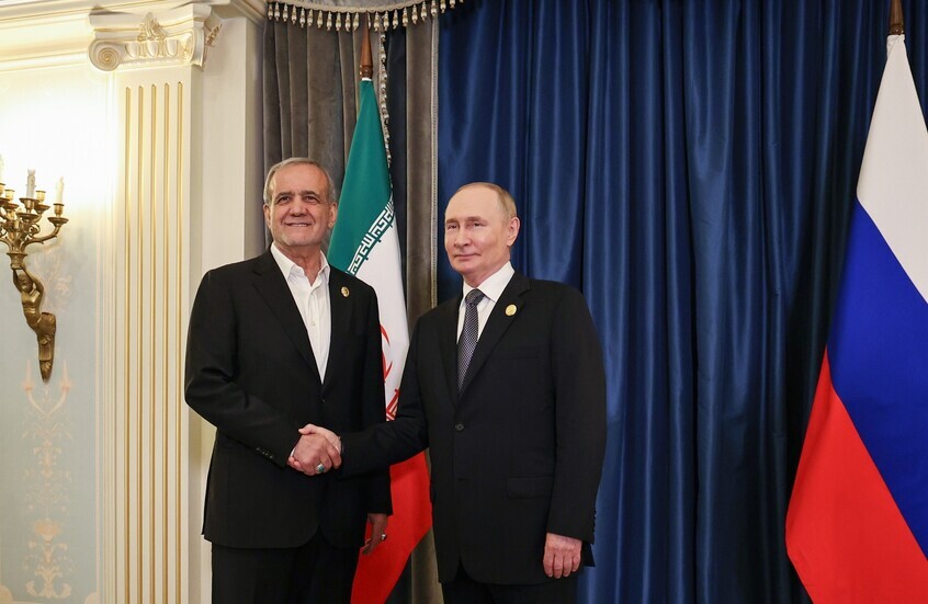 بوتين وبزكشيان يدعوان لخفض سريع للتوترات حول إيران وحل المشكلات من خلال الدبلوماسية