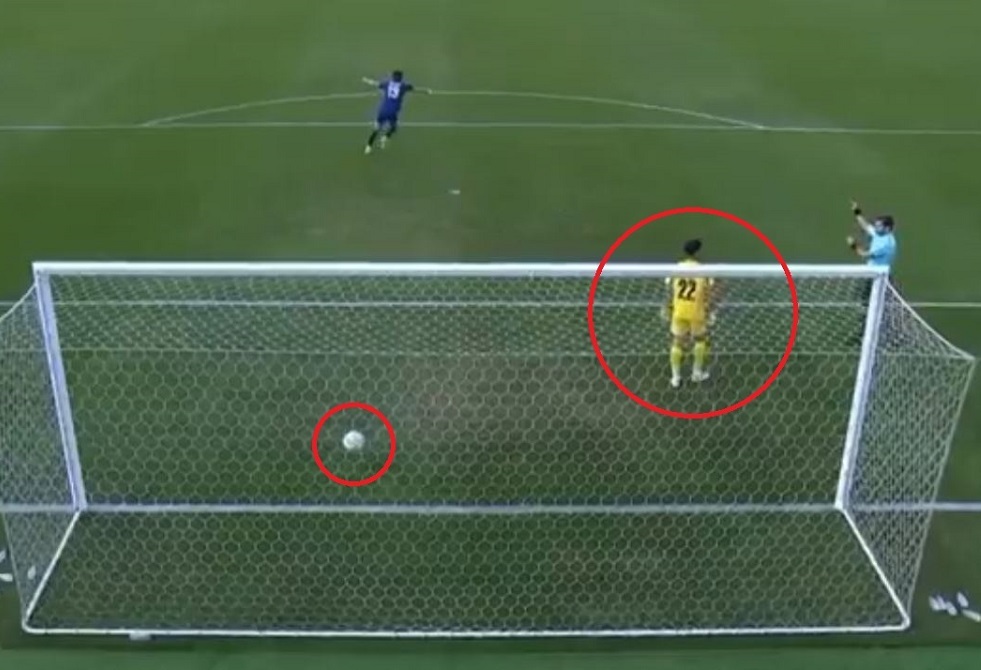 "طارت في الهواء".. حارس مرمى الأردن يتفاجأ بهدف غريب بعد تصديه لركلة ترجيحية  (فيديو)