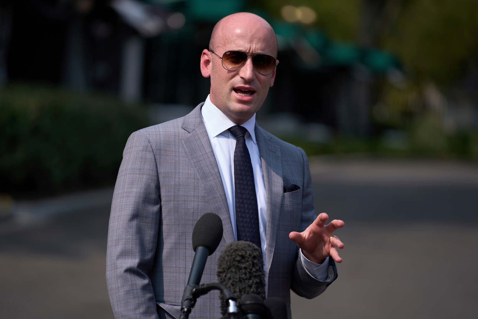 نائب دنماركي يهين مسؤولا في البيت الأبيض مقرّبا من ترامب بعد تصريحات له حول بلاده (فيديو)