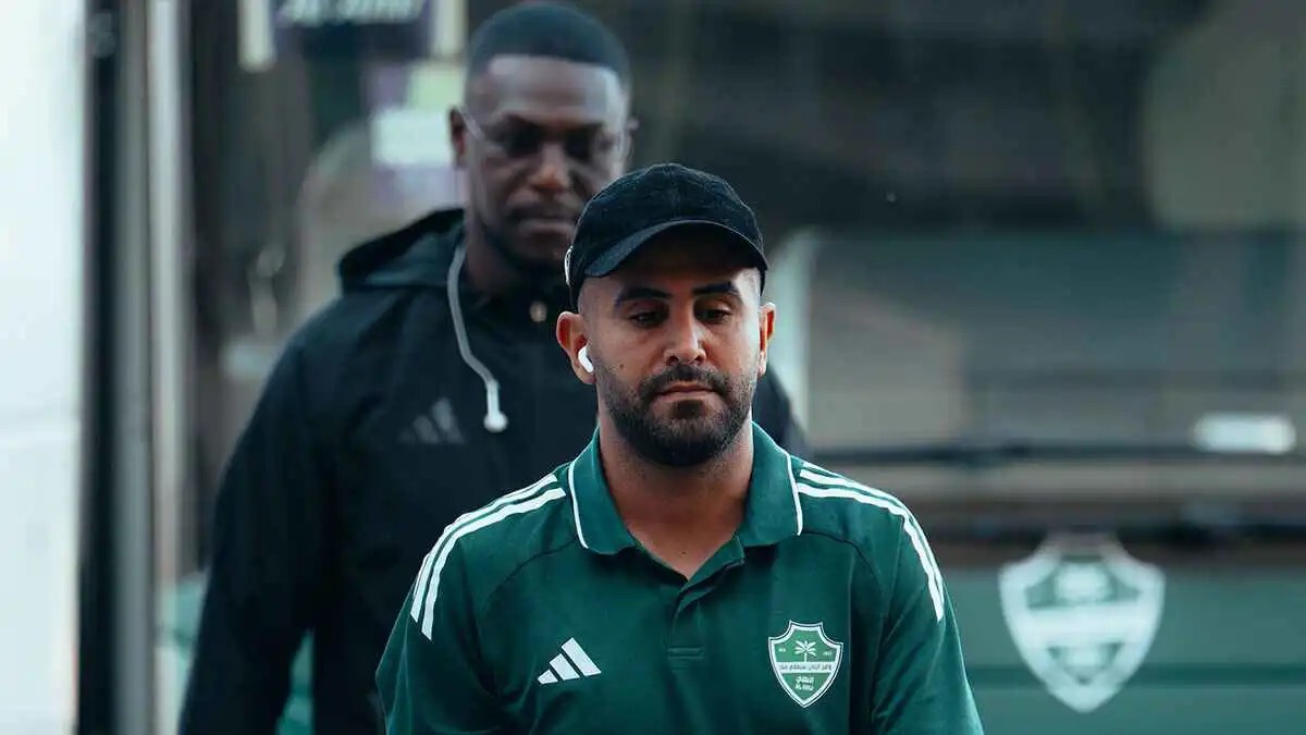 رد حاسم من رياض محرز حول مستقبله مع الأهلي السعودي