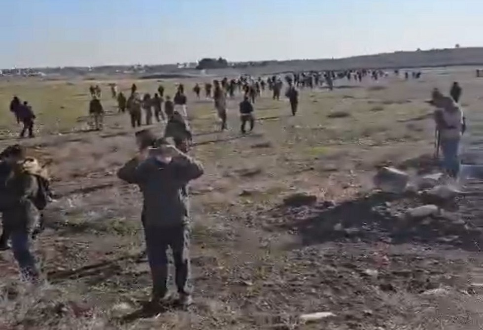 مراسلنا: أكراد يجتازون الحدود من الطرف التركي إلى القامشلي السورية (فيديوهات)