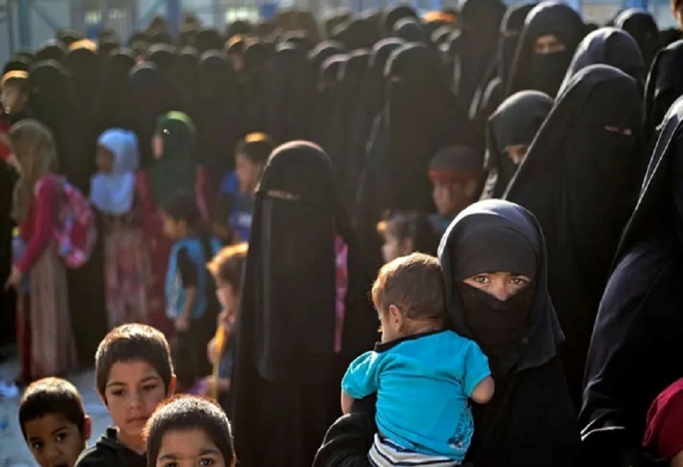 الجيش السوري: "قسد" تركت حراسة مخيم الهول وبذلك أطلق من كان محتجزا فيه