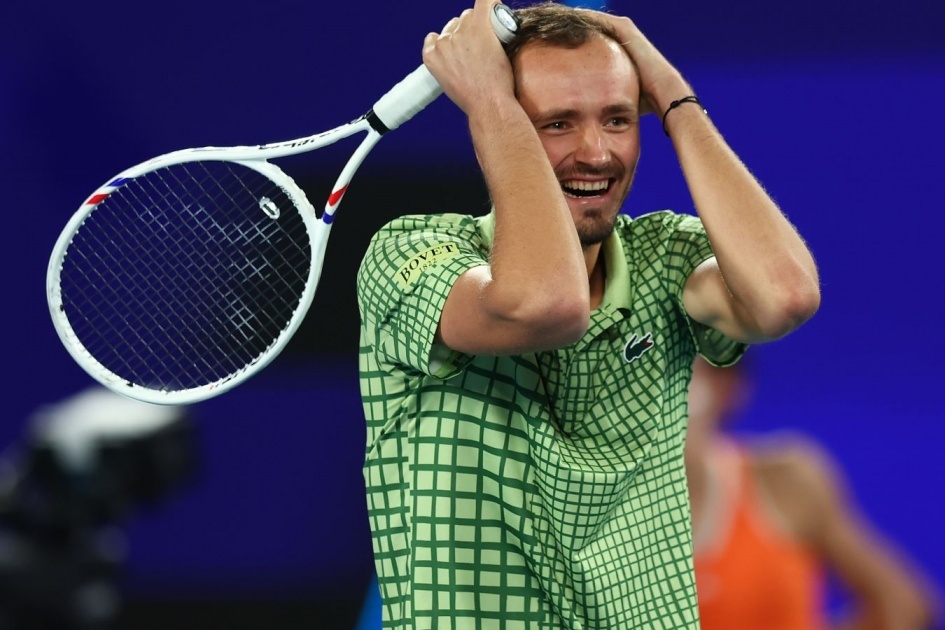 نجم التنس الروسي يقطع الطريق على الشائعات ويحسم ملف الجنسية