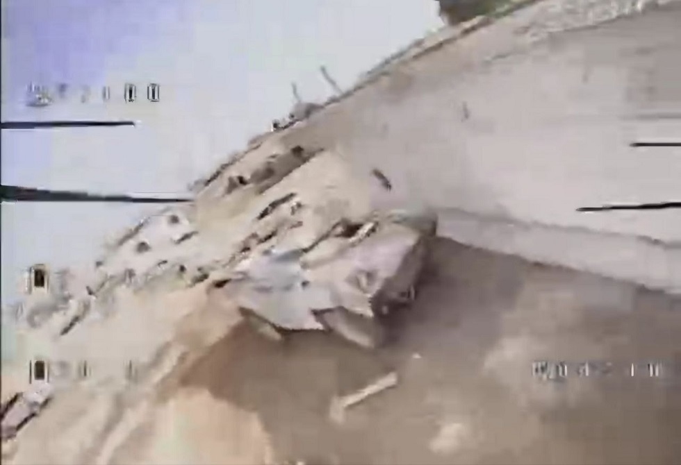 الجيش السوري يتهم "قسد" باستهداف آلية عسكرية قرب حلب بطائرة مسيرة (فيديوهات)