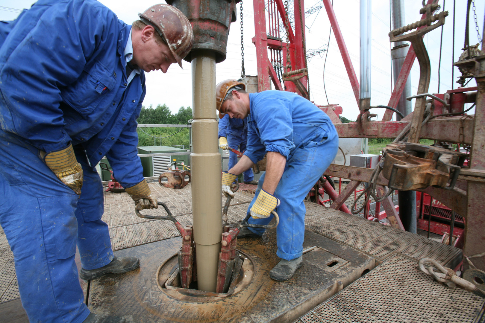 صعود أسعار النفط بعد حديث ترامب عن تحرك أسطول حربي باتجاه إيران