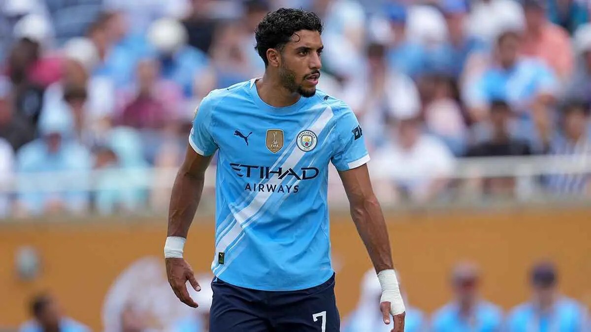 عملاق إنجليزي يستعد لضم عمر مرموش