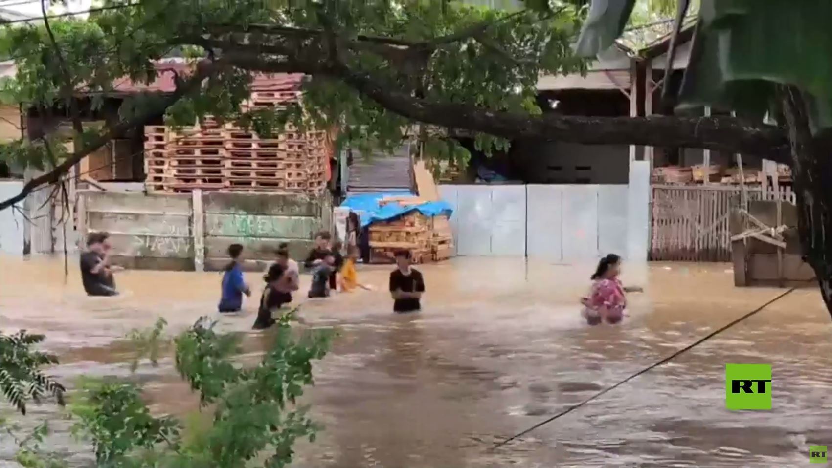 إندونيسيا.. فيضانات تضرب مقاطعة بيكاسي في إقليم جاوة