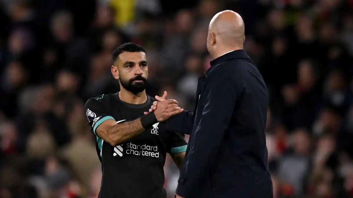 سلوت يوضح موقف محمد صلاح من الجلوس على دكة بدلاء ليفربول بشكل حاسم (فيديو)