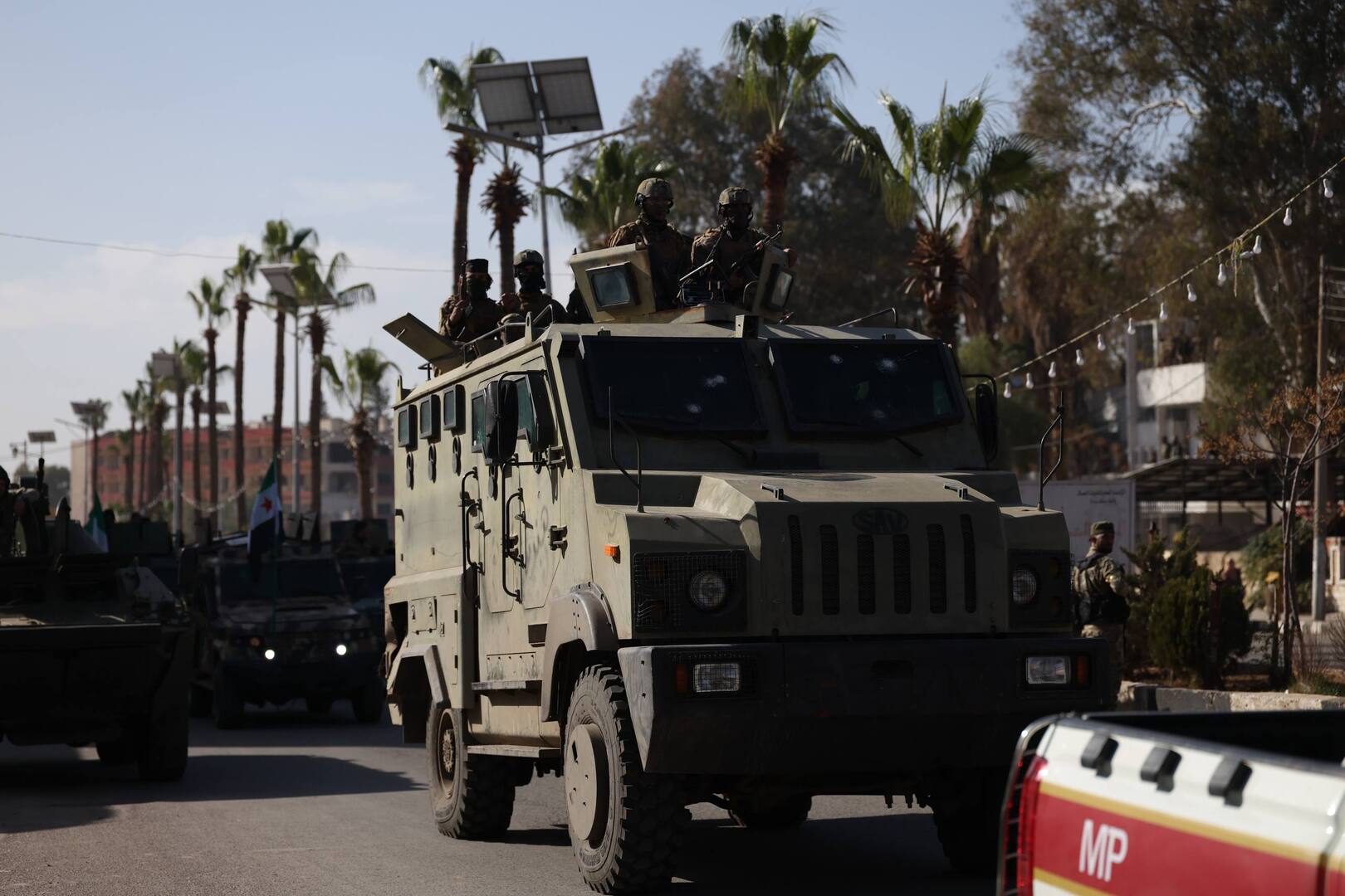 تعزيزات عسكرية كبيرة للجيش السوري باتجاه الحسكة قبل انتهاء مهلة وقف إطلاق النار مع "قسد"