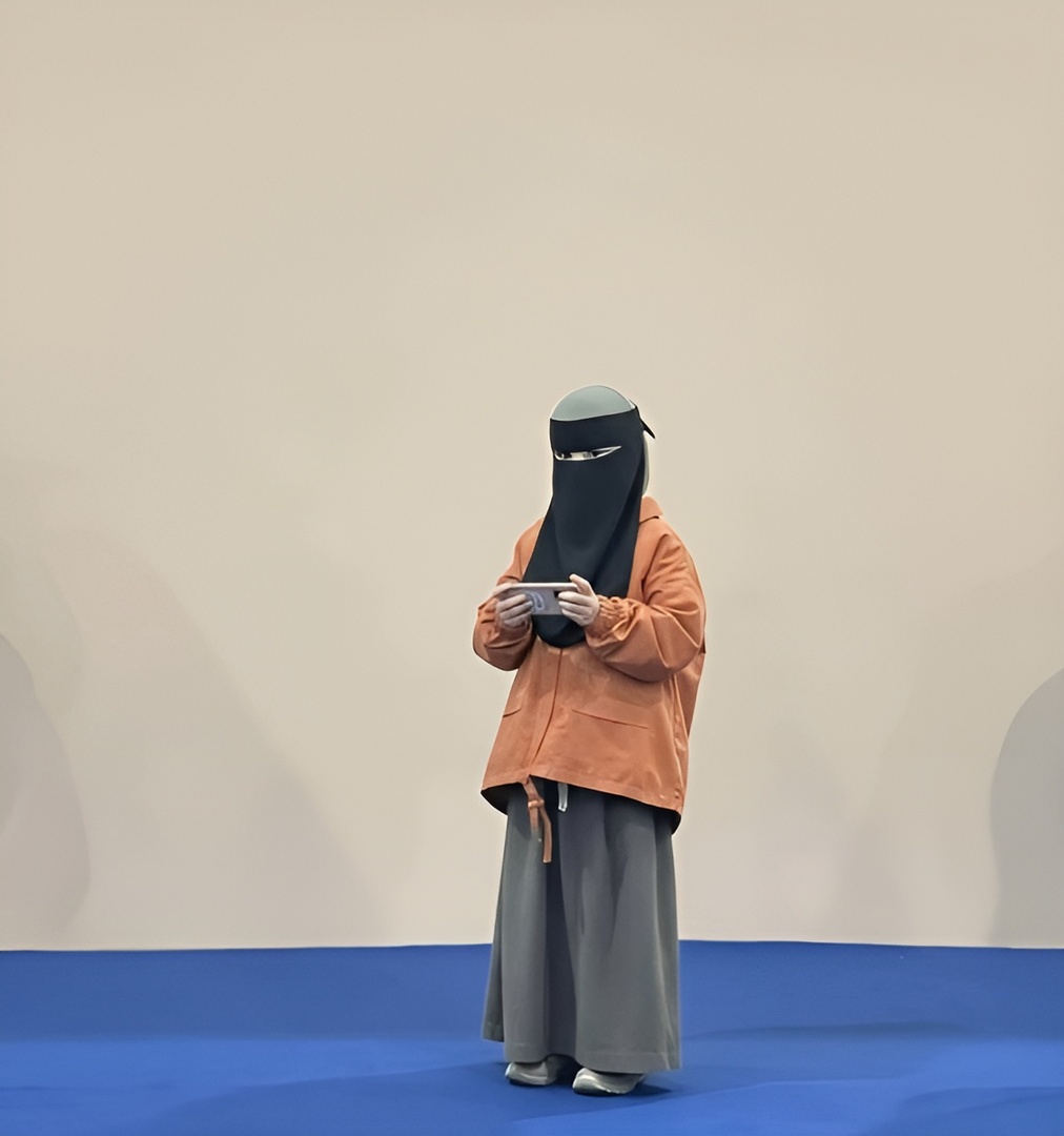 طفلة روسية تسرق الأضواء وتثير ضجة في معرض القاهرة للكتاب