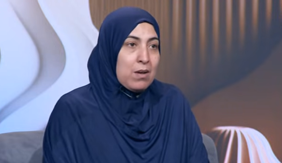 "الجثث بتتكلم وتضحك".. أشهر مغسّلة في مصر تكشف أسرار عالم الموتى وعلامات حسن الخاتمة (فيديو)