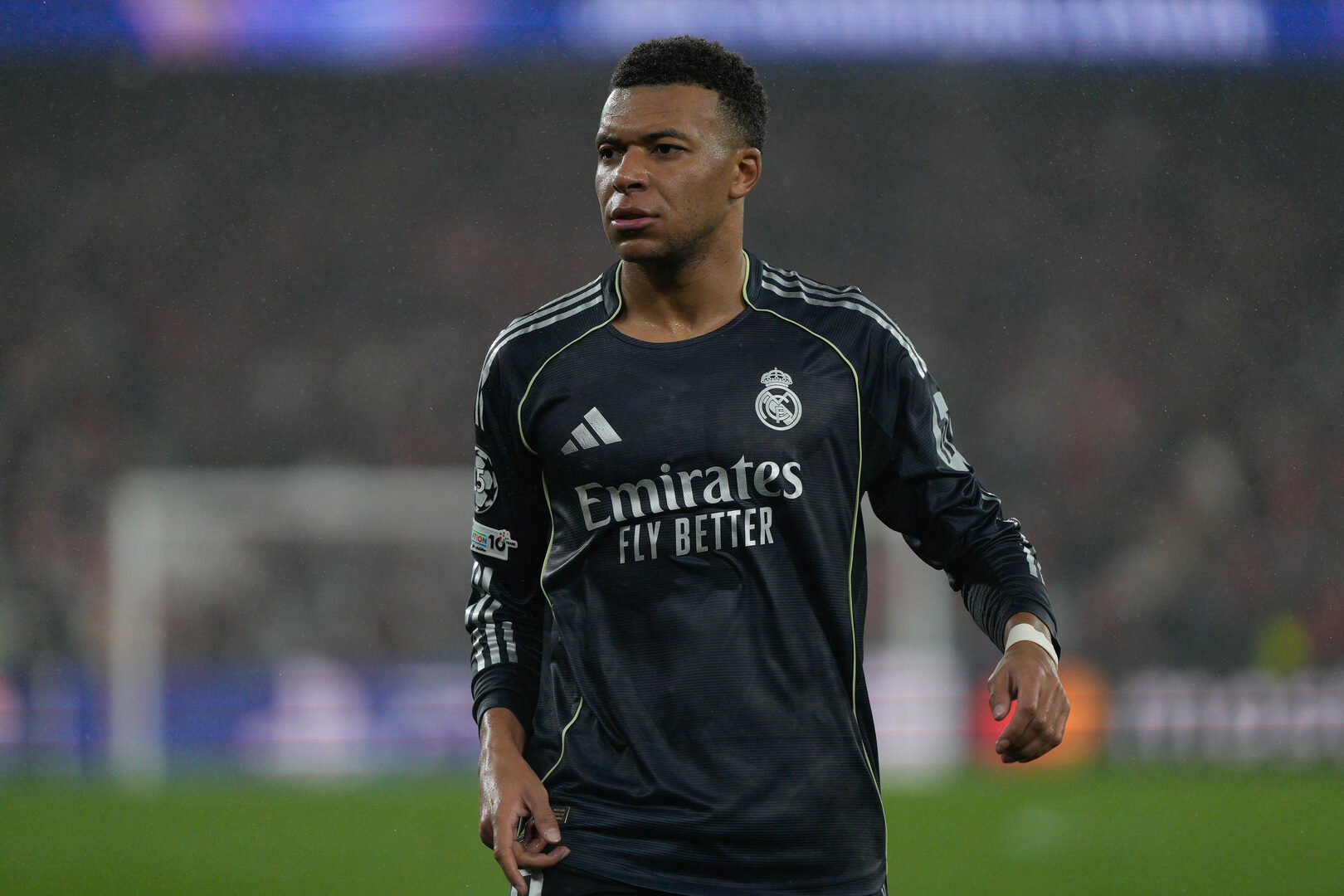 مبابي يهاجم ريال مدريد بعد سقوطه الأوروبي ويصفه بـ"المهزلة"