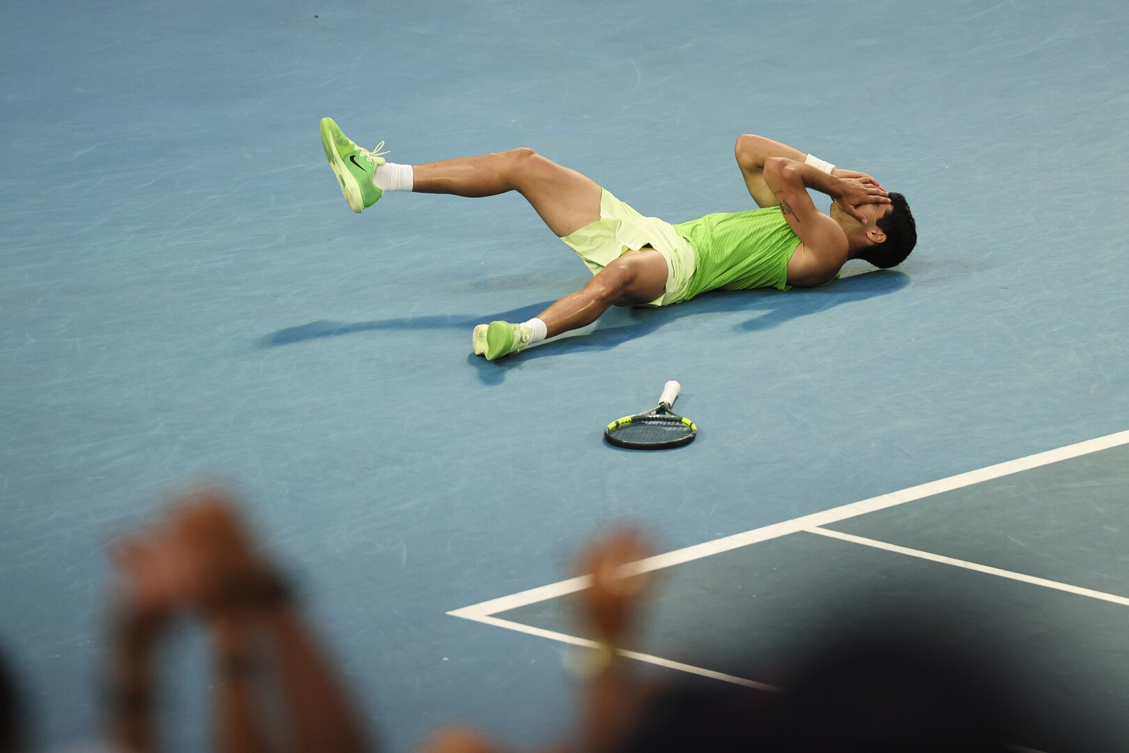 ألكاراز يتخطى زفيريف في ملحمة تنس ويبلغ نهائي أستراليا المفتوحة