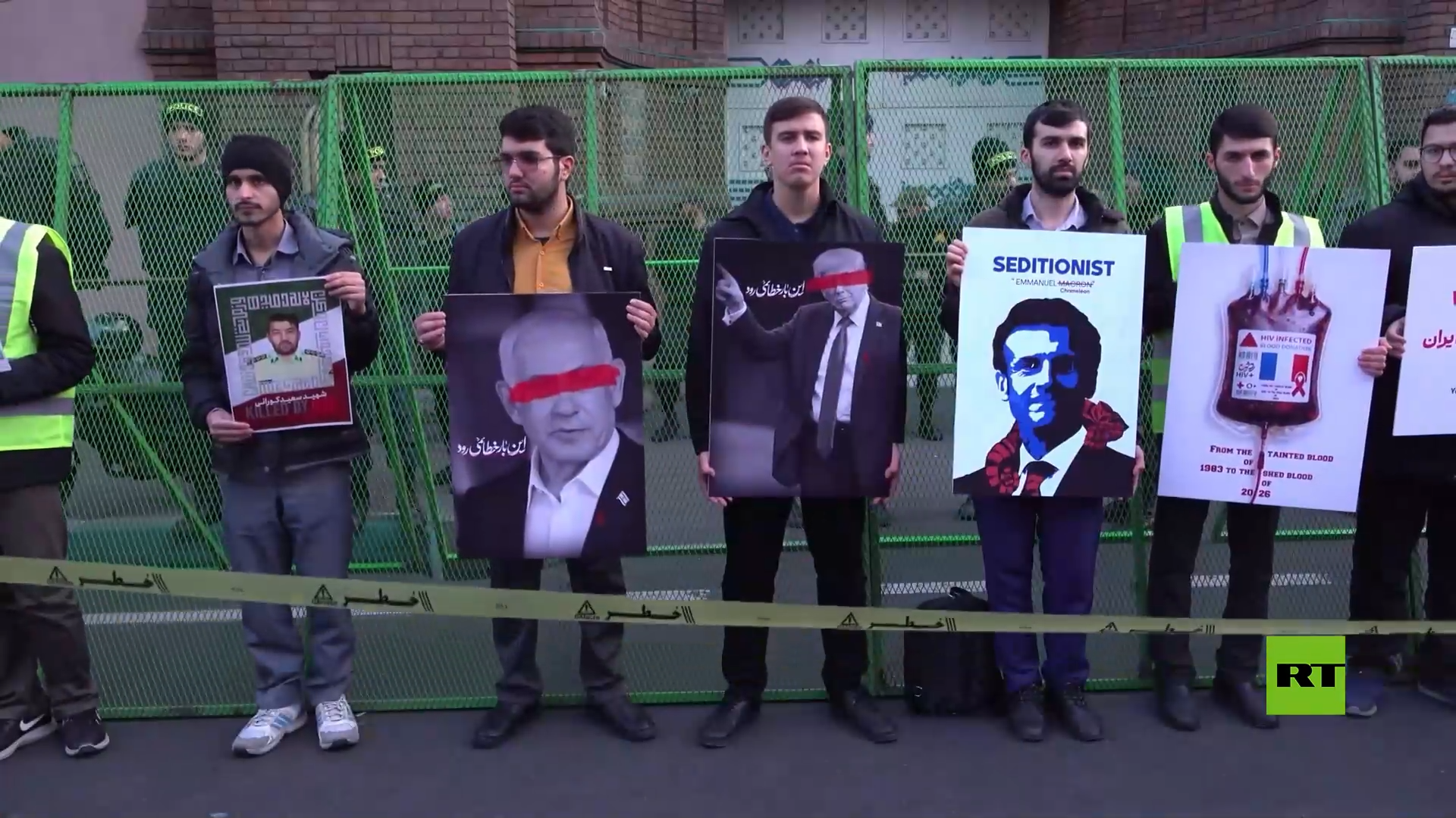 مظاهرة أمام السفارة الفرنسية في طهران تنديدا بموقف باريس من الاحتجاجات الإيرانية