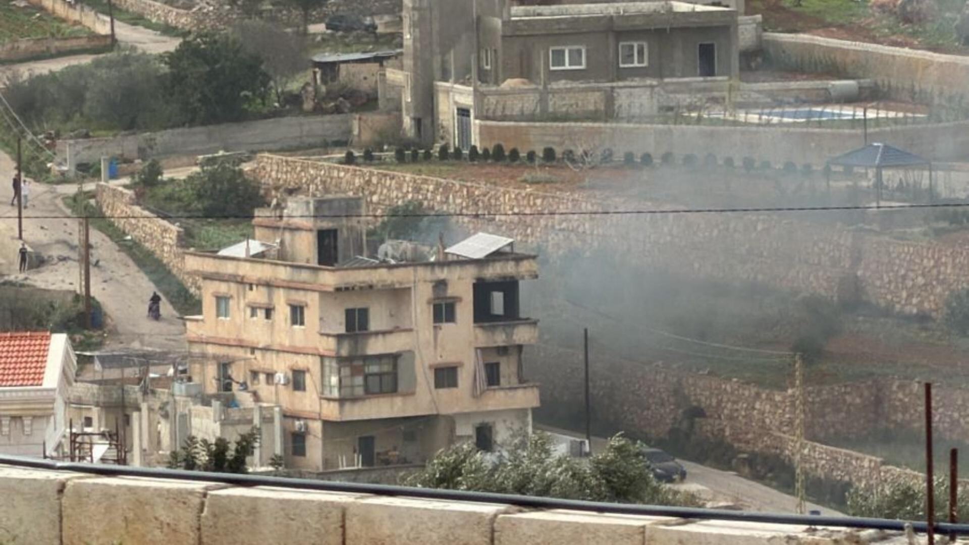 جنوب لبنان.. مقتل شخص وإصابة آخرين بهجوم مسيّرة إسرائيلية (صور)