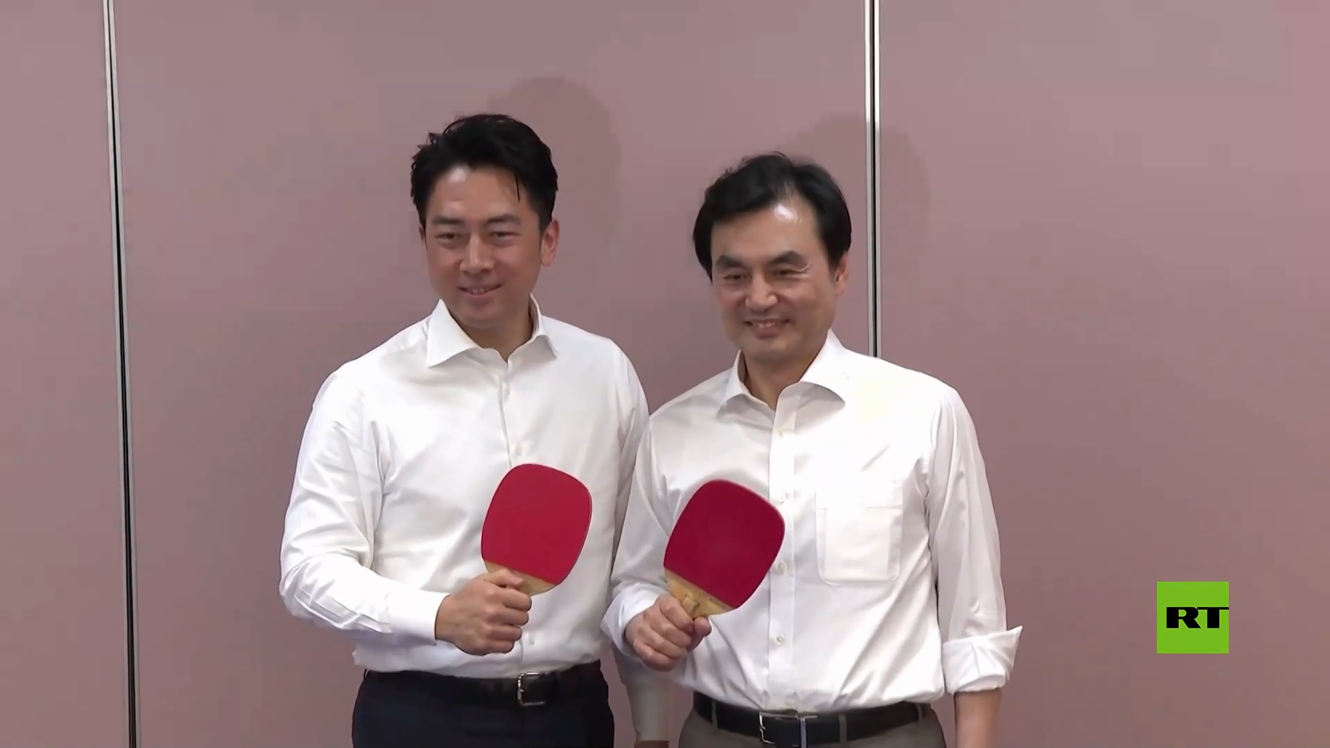 وزيرا دفاع اليابان وكوريا الجنوبية يلعبان تنس الطاولة بعد محادثات في يوكوسوكا