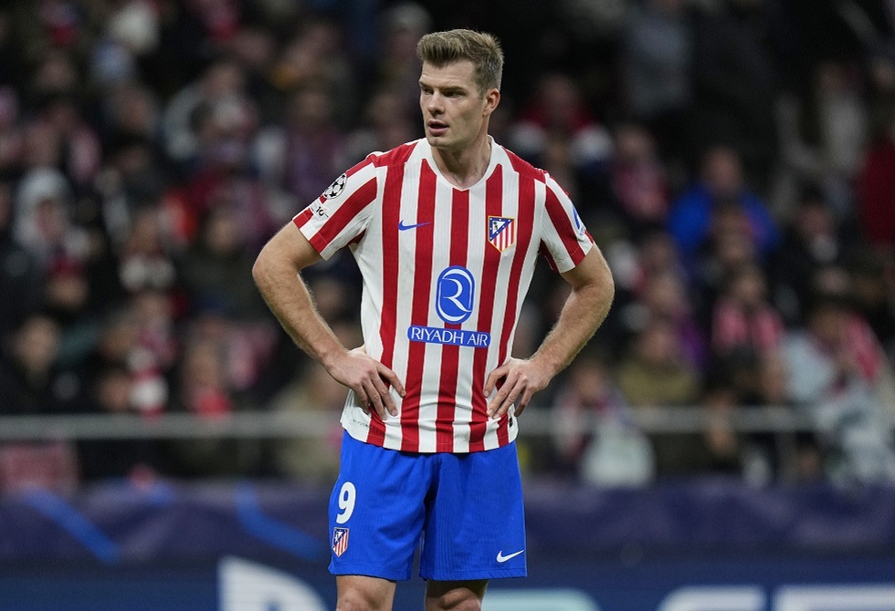 أتلتيكو مدريد يعلن نقل مهاجم النرويجي سورلوث من الملعب إلى المستشفى مباشرة بسبب إصابة خطيرة (فيديو)