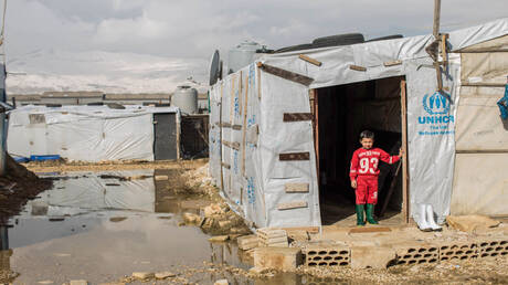 الجيش اللبناني يداهم مخيما للاجئين السوريين (فيديو)