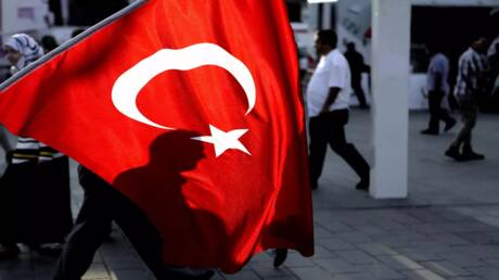 بتهشلي: الإمبريالية الأمريكية أخطر من القرش الذي يشم رائحة الدم