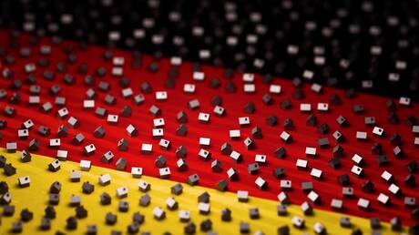 استطلاع: 21% من سكان ألمانيا يفكرون في الهجرة والتمييز يدفع المهاجرين للمغادرة