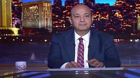 عاجل - عمرو أديب يعتذر على الهواء عن خطأ أثار ضجة واسعة في مصر 