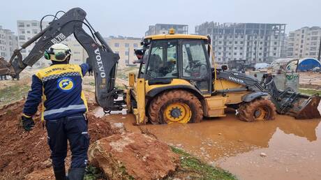 سوريا.. فيضان نهر بقرية أم جامع قرب الحدود اللبنانية والدفاع المدني يتدخل (فيديو)