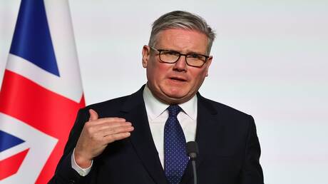 لقمع المحتوى الإباحي.. ستارمر يهدد بالسيطرة على روبوت الدردشة الذكي 