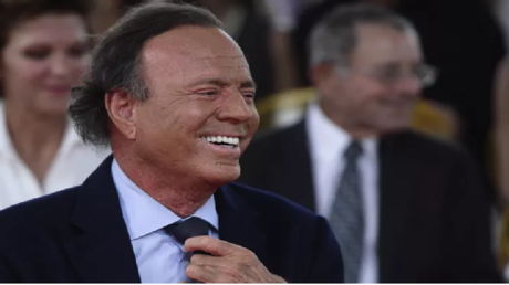 جانب مظلم للأسطورة.. نساء يتهمن خوليو إغليسياس بـ