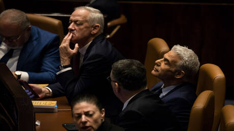 خلاف في صفوف  المعارضة الإسرائيلية.. لابيد ينتقد حملة غانتس ويؤكد أنها تخدم نتنياهو