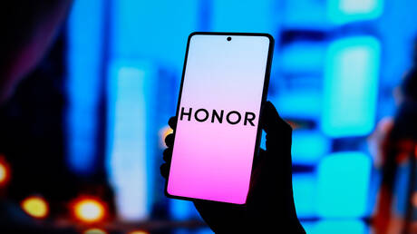 Honor تتحدى آبل وسامسونغ بهاتف نحيف ومتطور