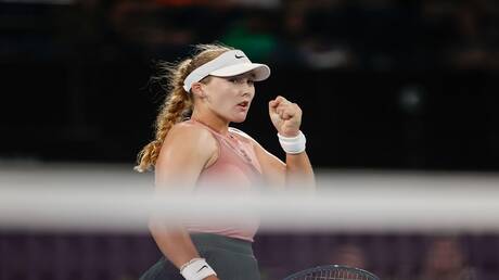 الروسية ميرا أندرييفا تقسو على مواطنتها وصديقتها شنايدر (فيديو)