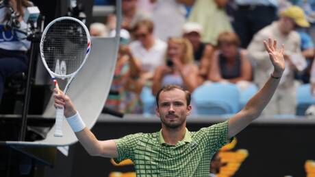 مدفيديف يتقدم بثبات في بطولة أستراليا المفتوحة