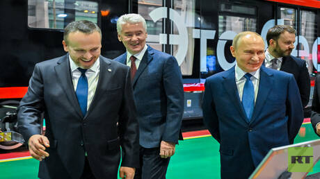 بحضور بوتين.. موسكو تطلق اختبارات أول مترو روسي ذاتي القيادة بمكونات محلية