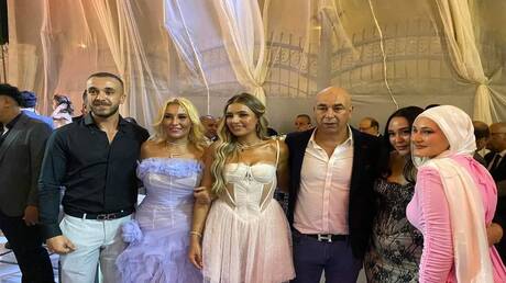 مصر.. رجل أعمال يقاضي حسام حسن وابنته ويطالب بذهب وألماس بملايين الجنيهات 