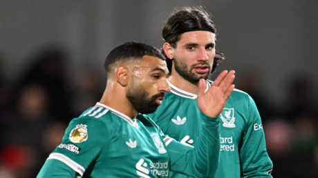 أسطورة ليفربول يشيد بـ