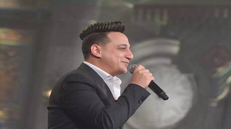 مطرب مصري شهير يعلن اعتزاله الغناء بصورة مفاجئة 