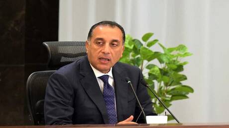 بعد قرار أغضب المصريين.. إعلامي شهير يشن هجوما لاذعا على الحكومة 