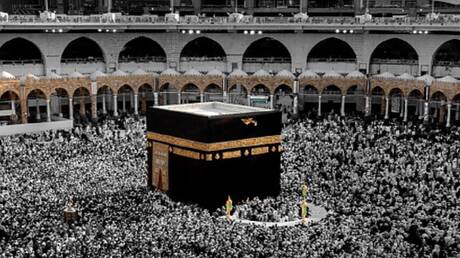 أردنى يستعيد النطق وتونسي يبصر من جديد أثناء الطواف حول الكعبة (فيديو)