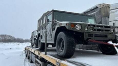 30 مركبة رباعية الدفع يابانية تصل إلى القوات الأوكرانية