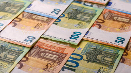 تراجع الأسهم الأوروبية ينهي أطول سلسلة مكاسب أسبوعية منذ مايو 2025