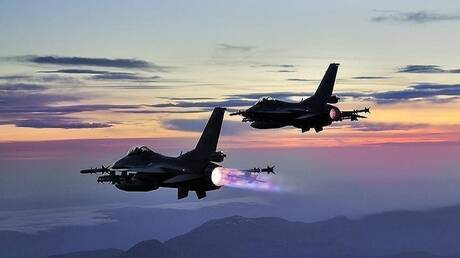 إعلام عبري: احتمال عملية أمريكية في إيران لا يزال قائما وإسرائيل في حالة الحذر