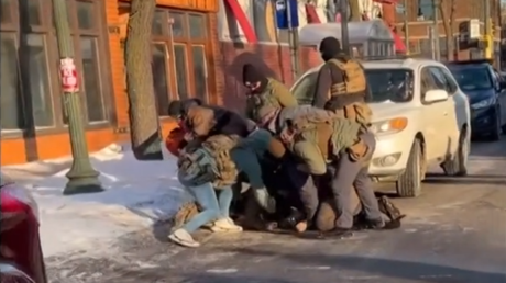 مقتل رجل على برصاص عملاء فيديراليين في مدينة مينيابوليس بولاية مينيسوتا الأمريكية (فيديو)