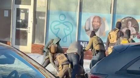 حاكم مينيسوتا يتعهد بإجراء تحقيق خاص بالولاية في 