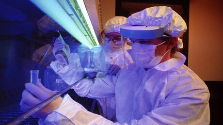 تحول خطير.. الذكاء الاصطناعي يخلق فيروسات حية في المختبر لأول مرة - عاجل 