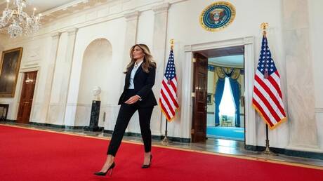 ميلانيا ترامب تكسر صمتها وسط احتجاجات ضد حملة إدارة الهجرة والجمارك في مينيسوتا الأمريكية (فيديو)